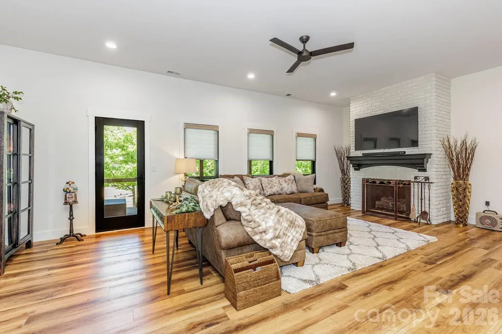 273 Alarka Point Bryson City NC 28713