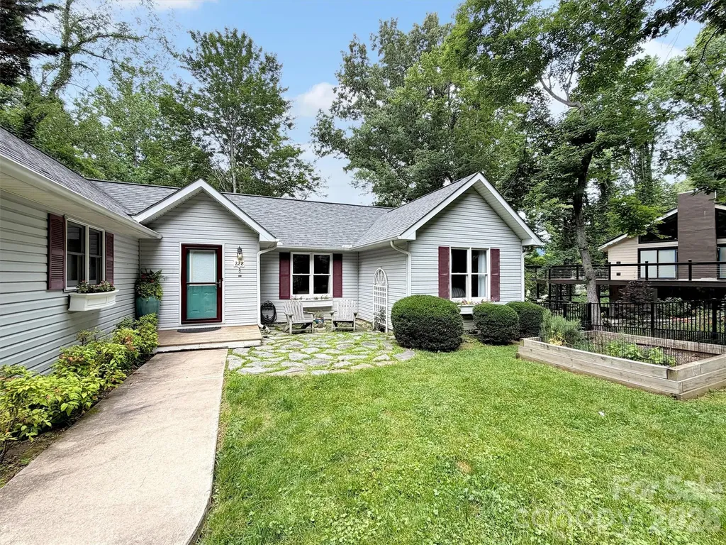 228 Crescent Drive Lake Junaluska NC 28745