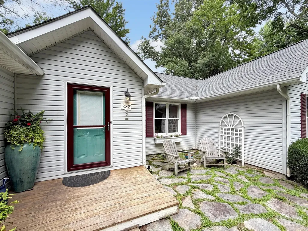 228 Crescent Drive Lake Junaluska NC 28745