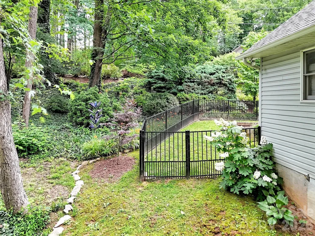 228 Crescent Drive Lake Junaluska NC 28745