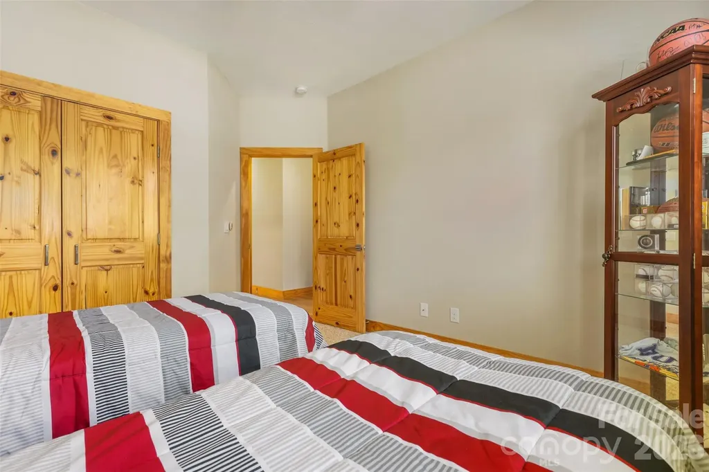 48 River Walk Drive Asheville NC 28804