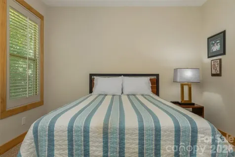 48 River Walk Drive Asheville NC 28804