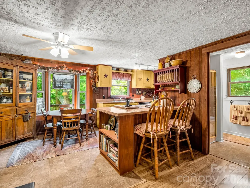 1208 Forest Lake Heights Drive Nebo NC 28761