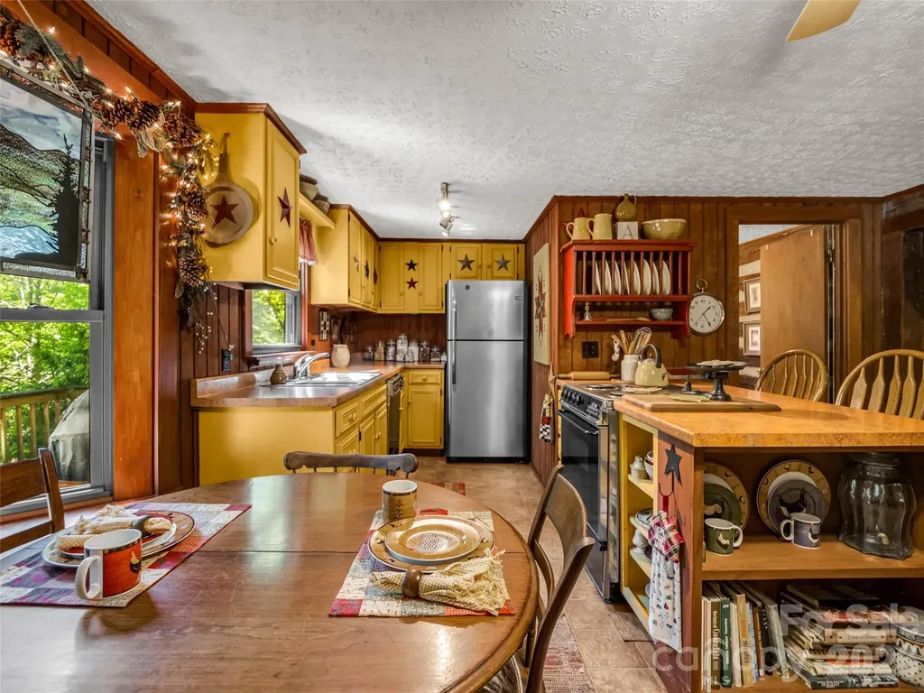 1208 Forest Lake Heights Drive Nebo NC 28761