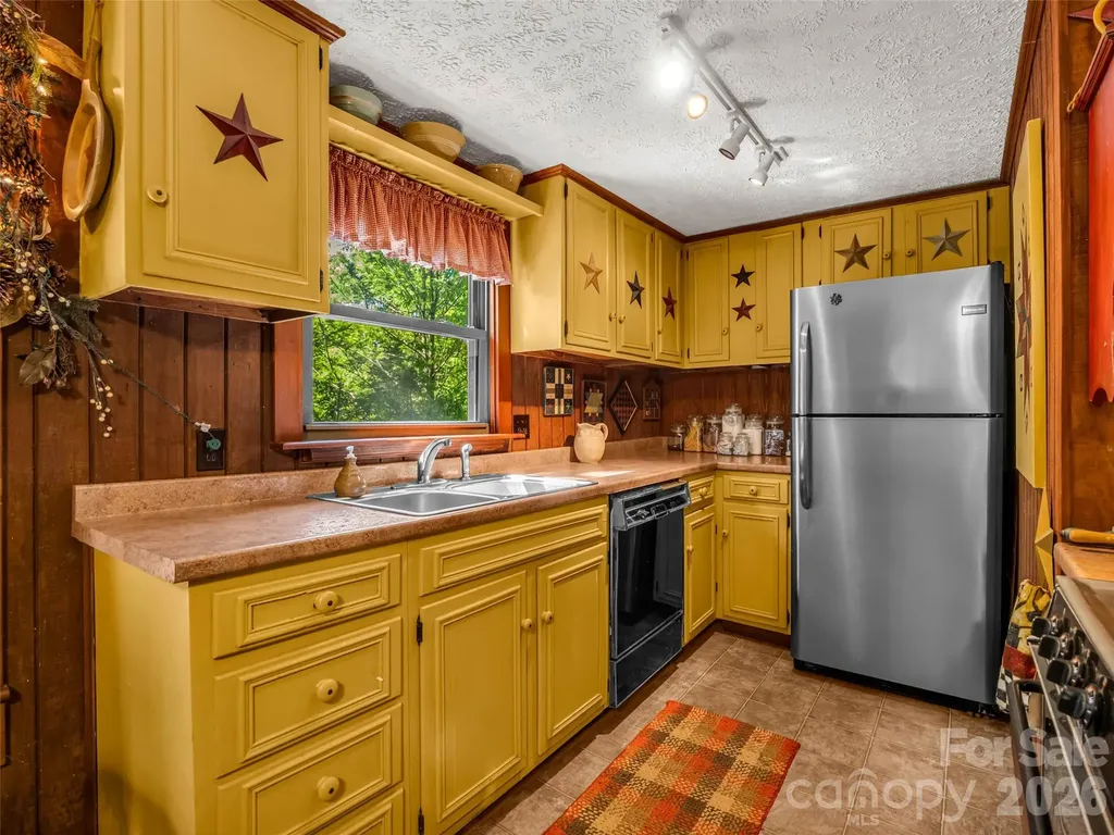 1208 Forest Lake Heights Drive Nebo NC 28761
