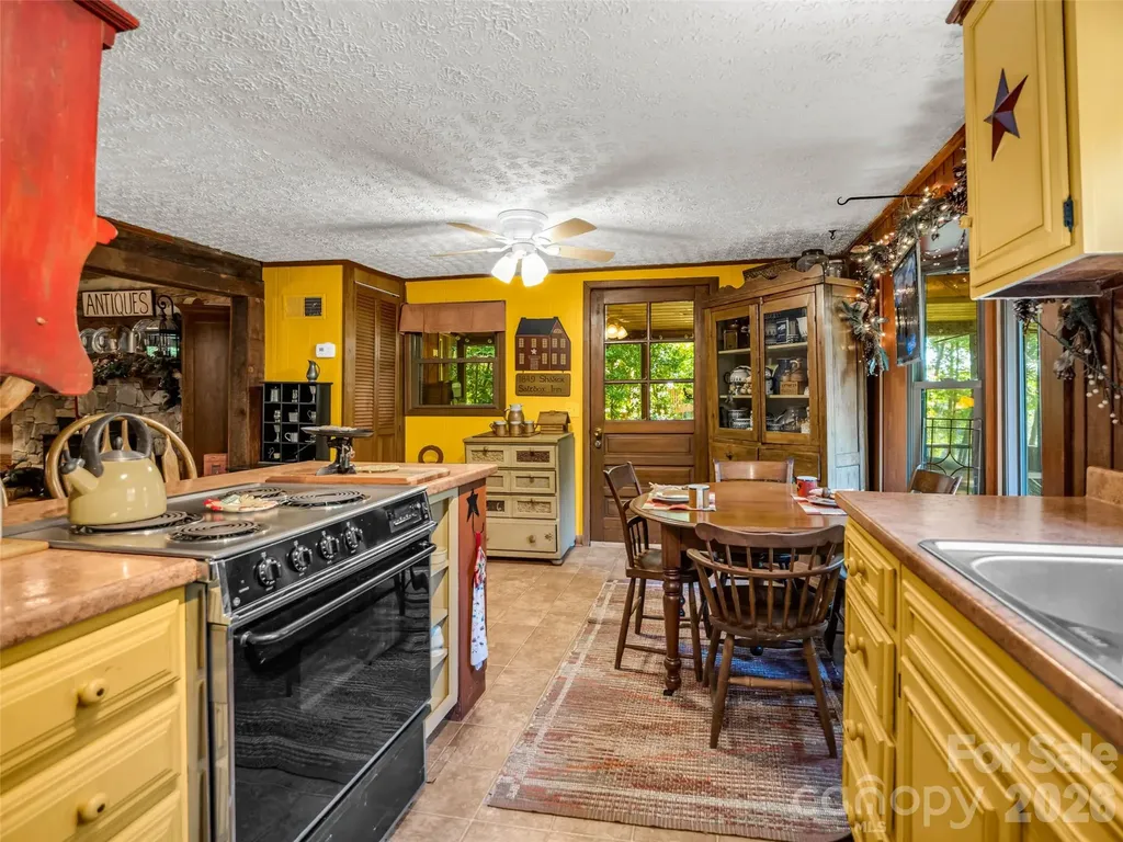 1208 Forest Lake Heights Drive Nebo NC 28761