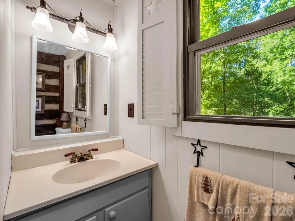 1208 Forest Lake Heights Drive Nebo NC 28761