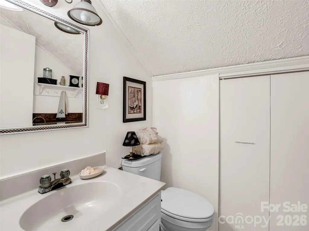 1208 Forest Lake Heights Drive Nebo NC 28761