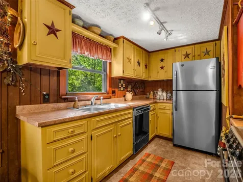 1208 Forest Lake Heights Drive Nebo NC 28761