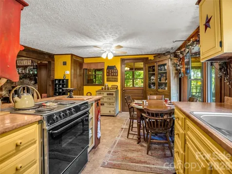 1208 Forest Lake Heights Drive Nebo NC 28761