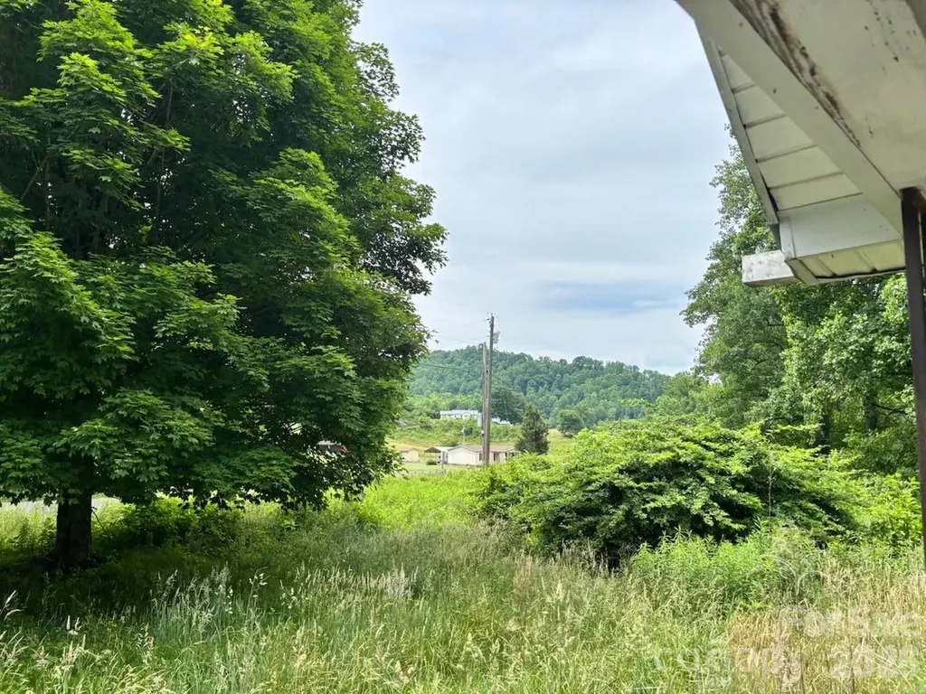 1771 Hughes Gap Road Bakersville NC 28705