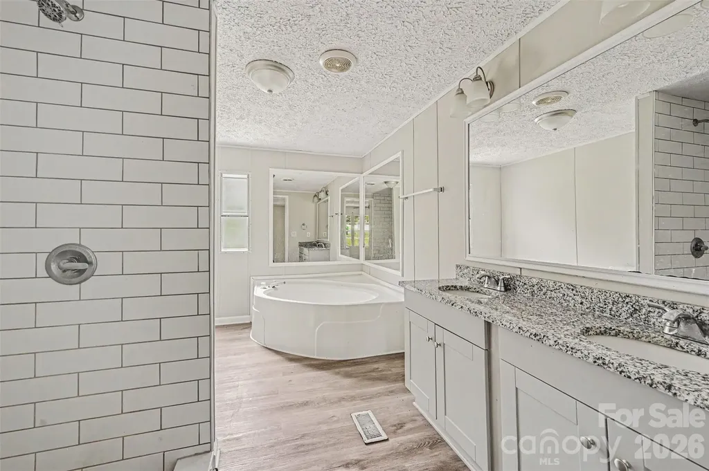 4533 Red Apple Drive Bessemer City NC 28016