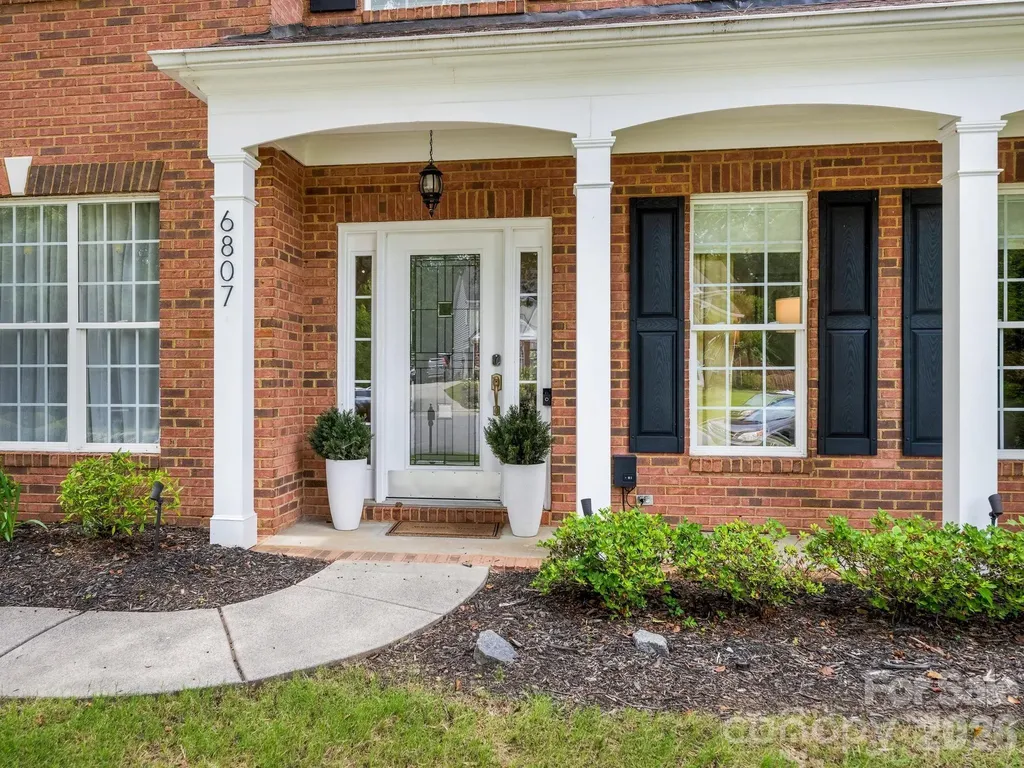 6807 Guinevere Drive Charlotte NC 28277