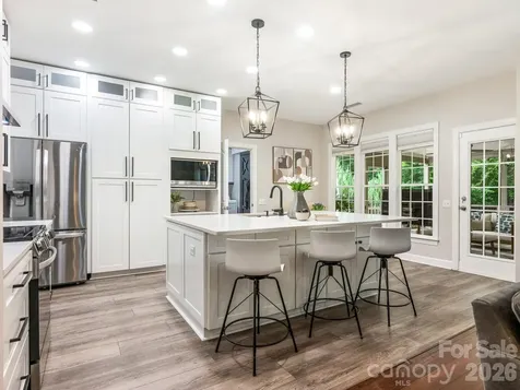 6807 Guinevere Drive Charlotte NC 28277