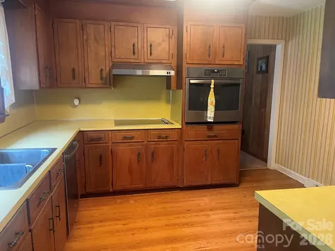 8806 Crestwood Drive Mount Pleasant NC 28124