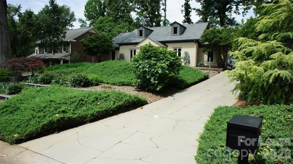 4400 Woods End Lane Charlotte NC 28277