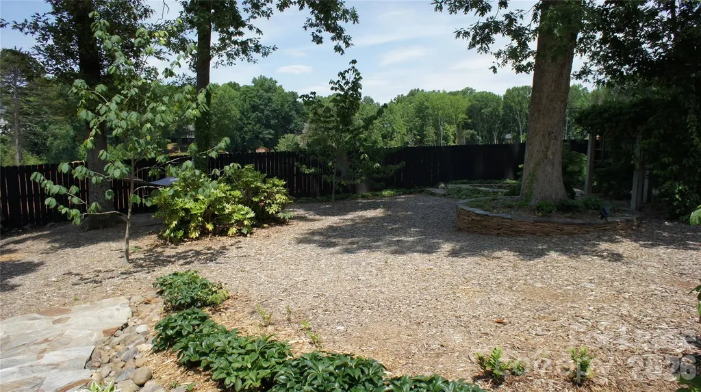 4400 Woods End Lane Charlotte NC 28277