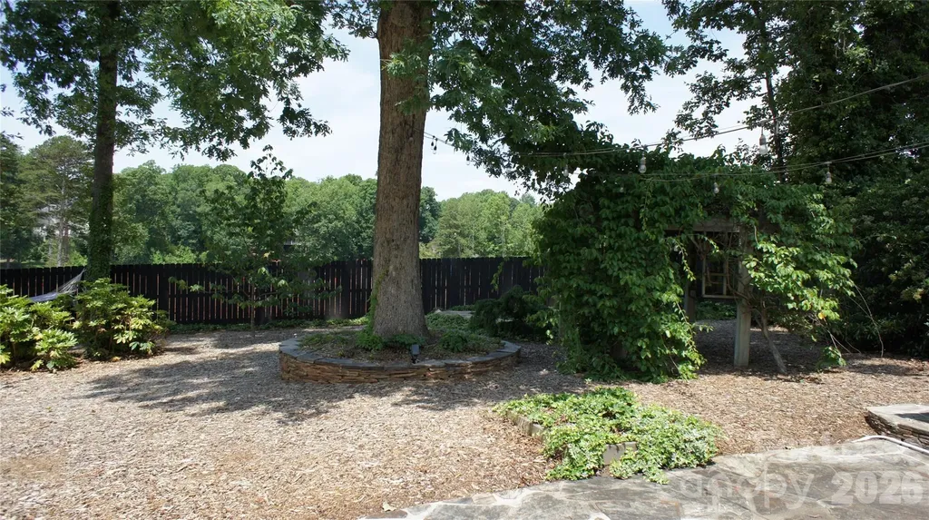 4400 Woods End Lane Charlotte NC 28277