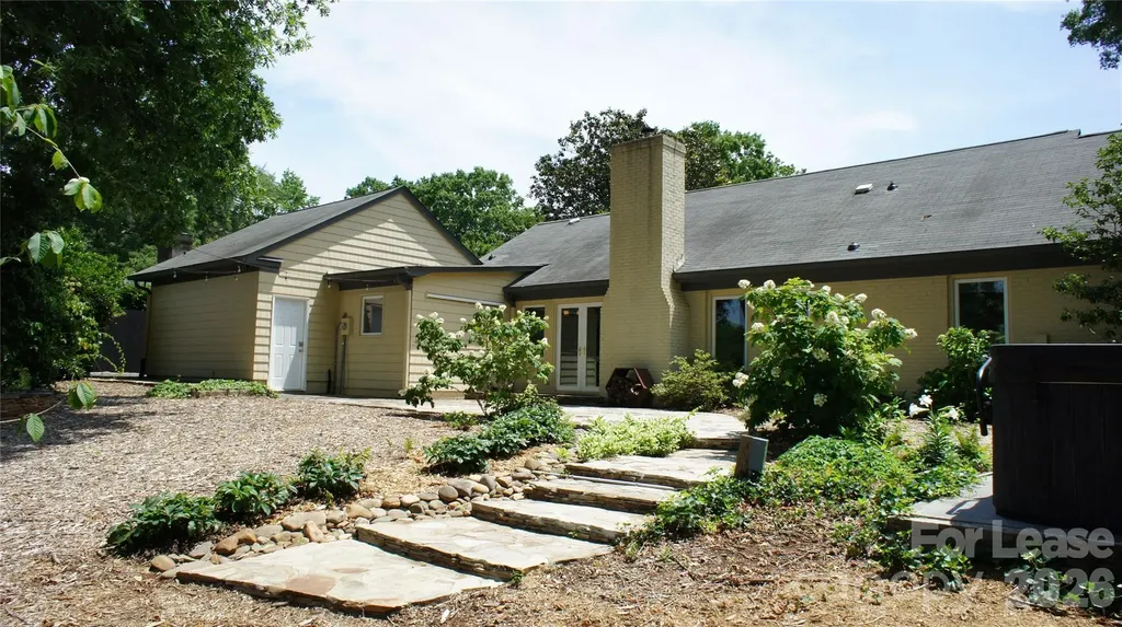 4400 Woods End Lane Charlotte NC 28277