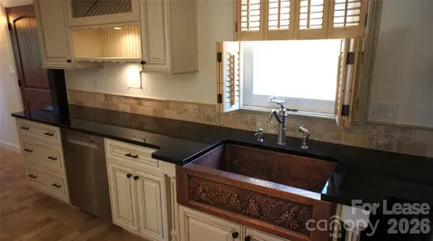 4400 Woods End Lane Charlotte NC 28277