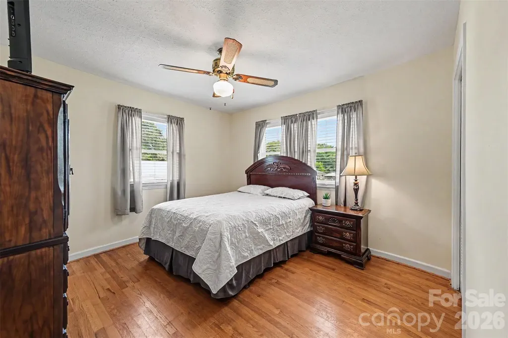 5111 Hawthorne Lane Shelby NC 28152