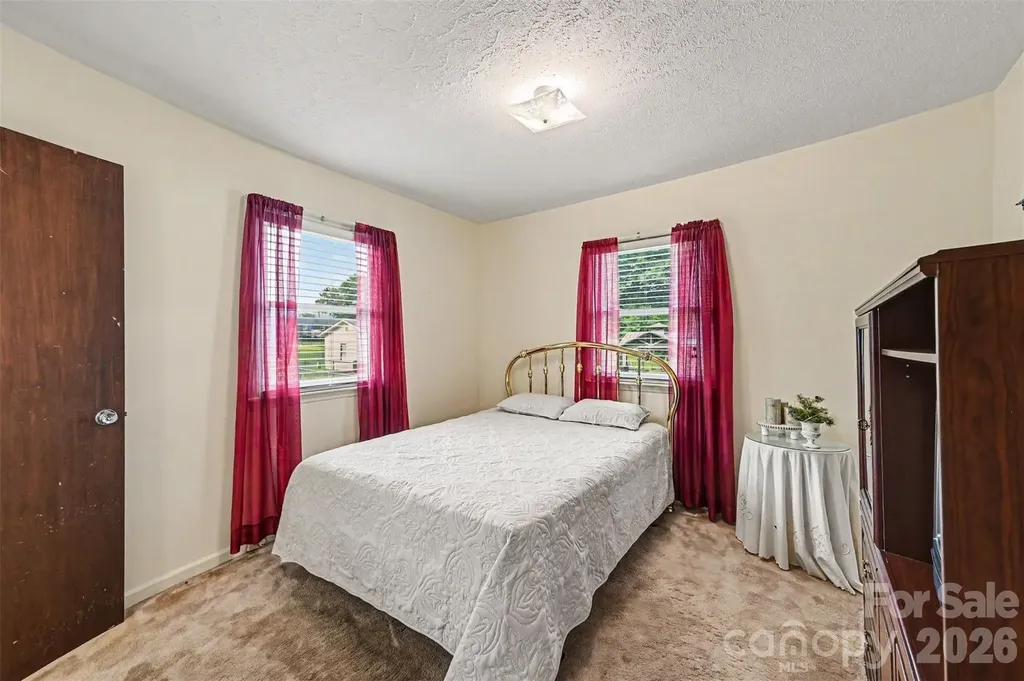 5111 Hawthorne Lane Shelby NC 28152