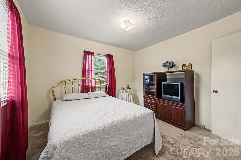 5111 Hawthorne Lane Shelby NC 28152