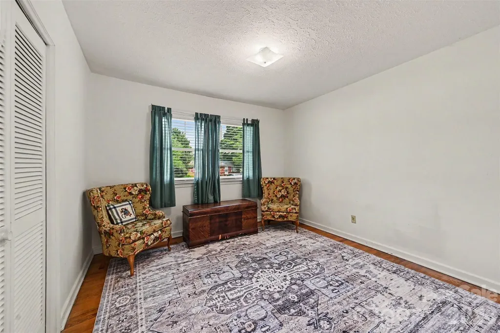 5111 Hawthorne Lane Shelby NC 28152