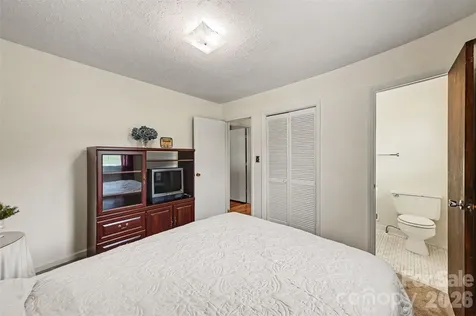 5111 Hawthorne Lane Shelby NC 28152