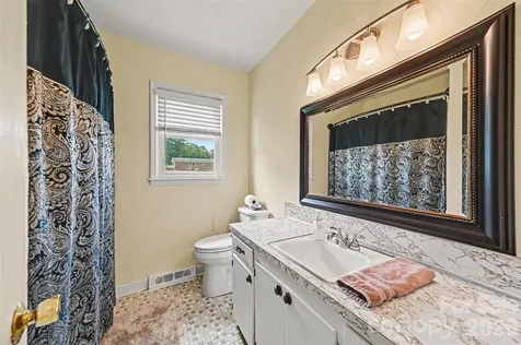 5111 Hawthorne Lane Shelby NC 28152
