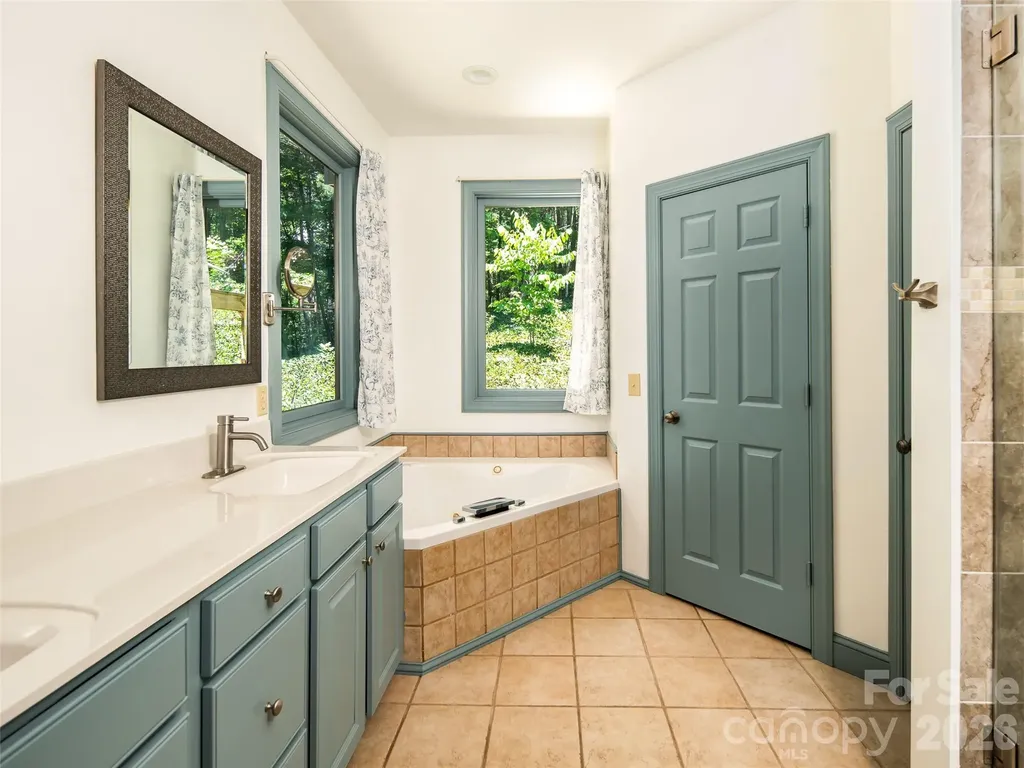 103 Woodburn Drive Swannanoa NC 28778