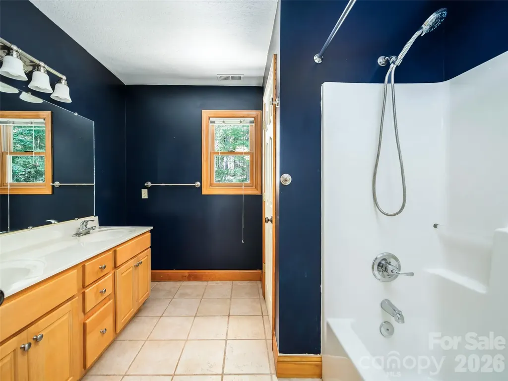 103 Woodburn Drive Swannanoa NC 28778