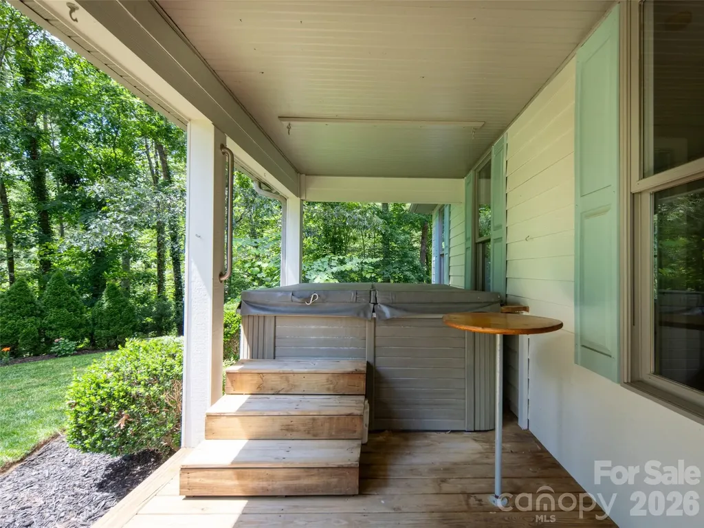 103 Woodburn Drive Swannanoa NC 28778