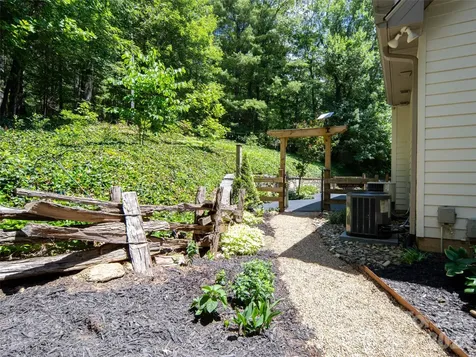 103 Woodburn Drive Swannanoa NC 28778