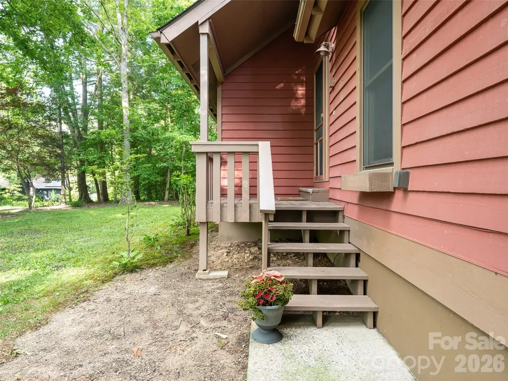 1 Oak Leaf Drive Fletcher NC 28732