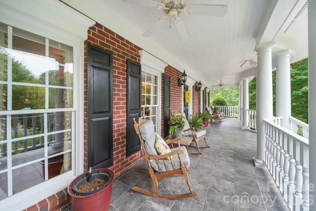 512 Stuart Ridge Cramerton NC 28032