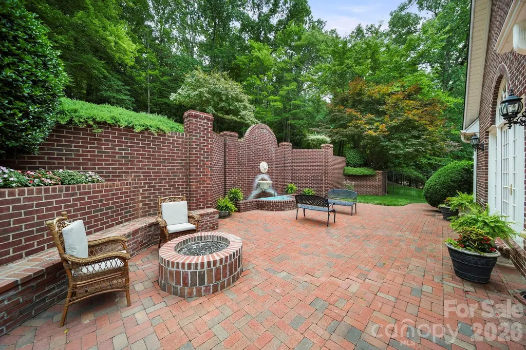512 Stuart Ridge Cramerton NC 28032