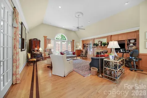 512 Stuart Ridge Cramerton NC 28032