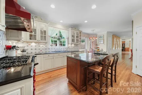 512 Stuart Ridge Cramerton NC 28032
