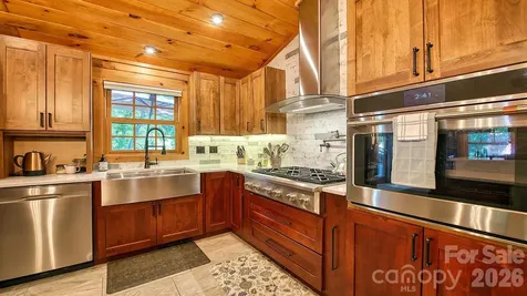 41 Nanny Patch Cove Maggie Valley NC 28751
