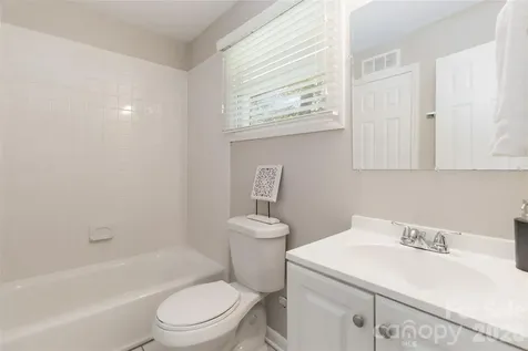 3526 Stonehaven Drive Charlotte NC 28215