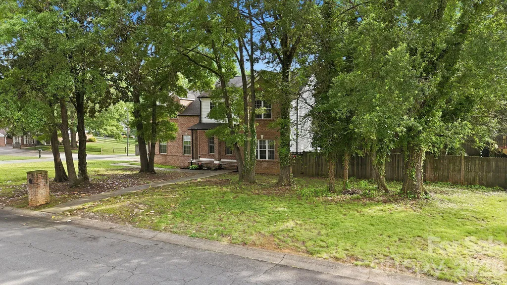 5846 Hanna Court Charlotte NC 28212