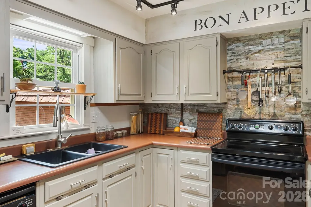 43 Chadwick Wade Drive Asheville NC 28804