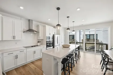 3024- Red Cardinal Lane Charlotte NC 28211
