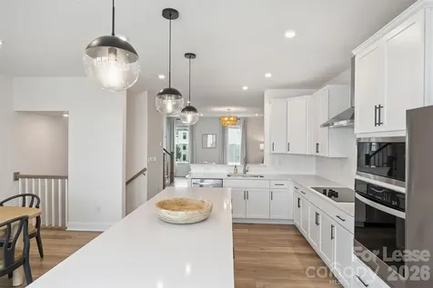 3024- Red Cardinal Lane Charlotte NC 28211