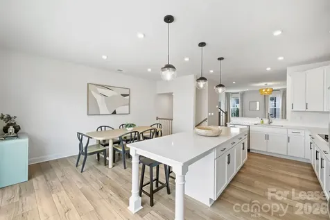 3024- Red Cardinal Lane Charlotte NC 28211