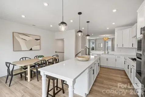3024- Red Cardinal Lane Charlotte NC 28211