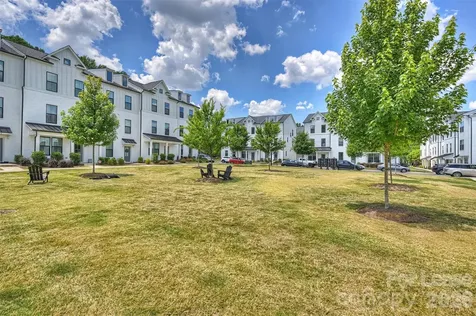 3024- Red Cardinal Lane Charlotte NC 28211