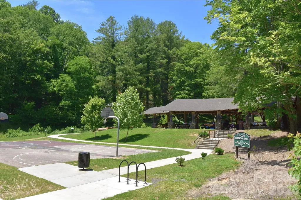 145 Lincoln Park Road Burnsville NC 28714