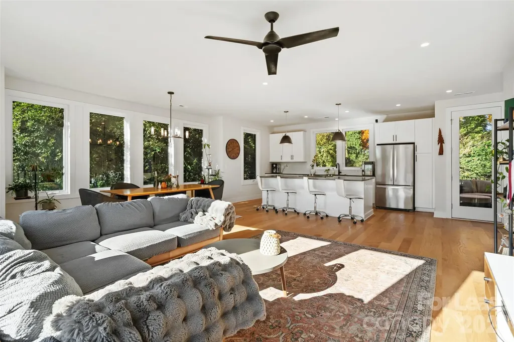 1549 Pinecrest Avenue Charlotte NC 28205